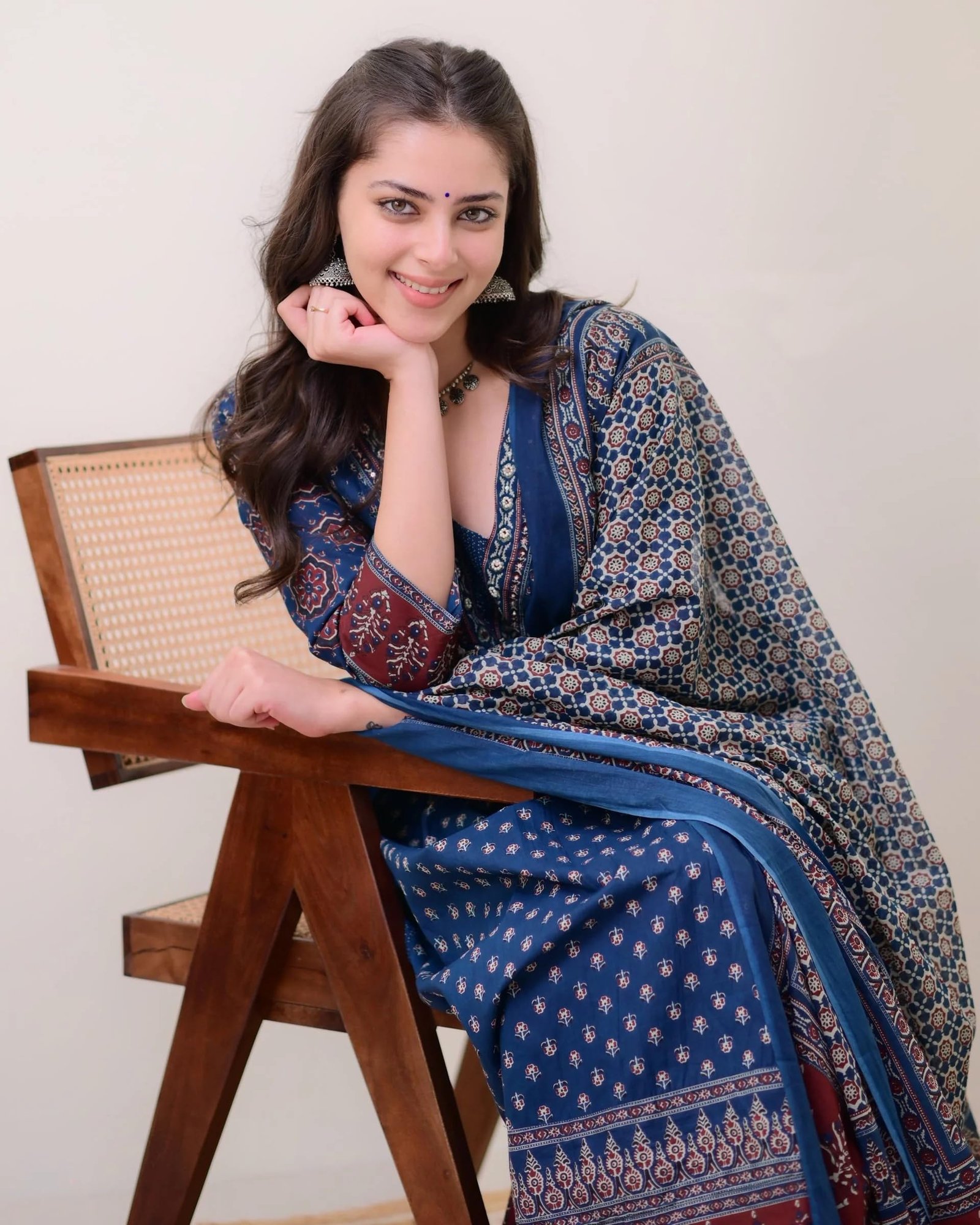 KLOSIA Women Printed Anarkali Kurta and Pant Set with Dupatta Teal Blue
