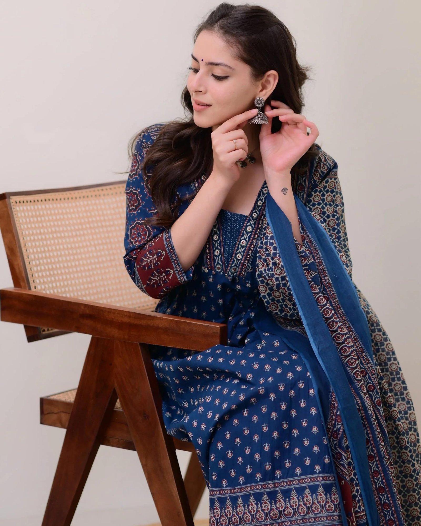 KLOSIA Women Printed Anarkali Kurta and Pant Set with Dupatta Teal Blue